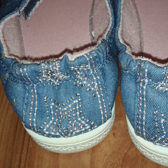 Sneakers. - Picture 2 of 7